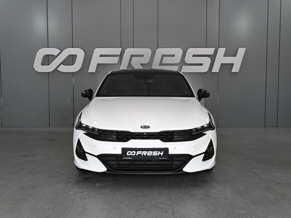 2021 Kia K5 III, белый - вид 2
