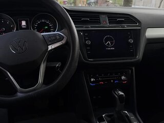 2021 Volkswagen Tiguan II Рестайлинг, чёрный, 2875000 рублей, вид 5