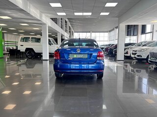 2018 Volkswagen Polo V Рестайлинг, синий, 1320000 рублей, вид 4