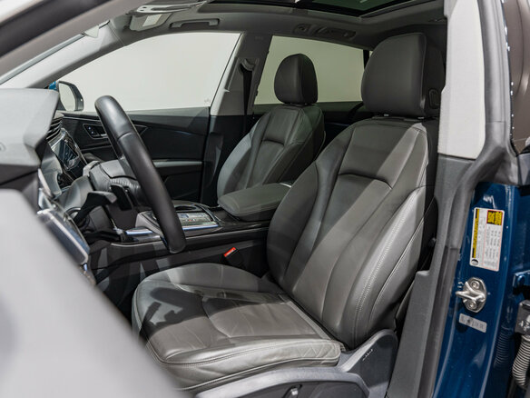 2019 Audi Q8 55 TFSI I (4M), синий, 4975000 рублей - вид 19