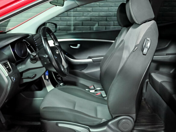 2013 Hyundai i30 II, красный, 920000 рублей - вид 11