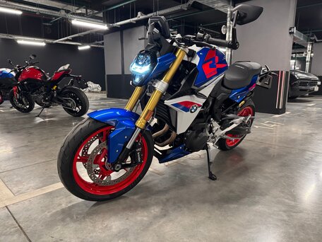 2024 BMW F 900 R, синий, 1350000 рублей, вид 3