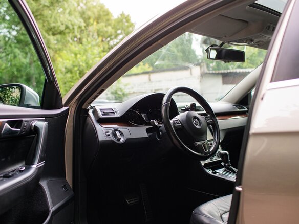 2013 Volkswagen Passat Alltrack B7, коричневый - вид 10