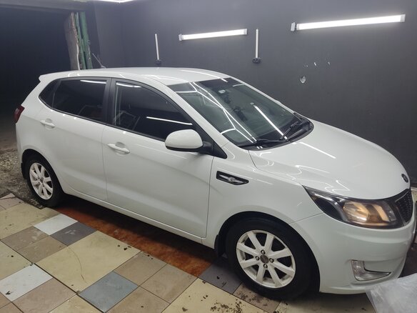 2014 Kia Rio 4-speed III, белый, 910000 рублей - вид 5