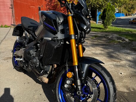 2021 Yamaha MT-09 (FZ-09), серебристый, 1200000 рублей, вид 1