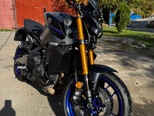 2021 Yamaha MT-09 (FZ-09), серебристый, 1200000 рублей
