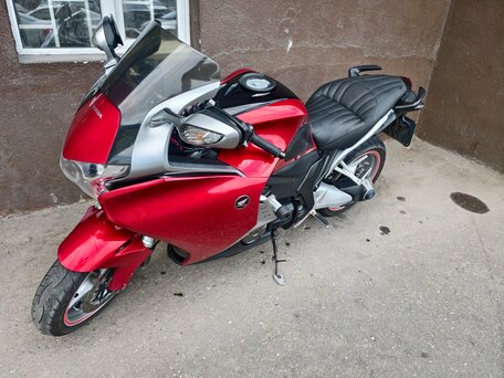 2010 Honda VFR 1200, красный, 550000 рублей, вид 4