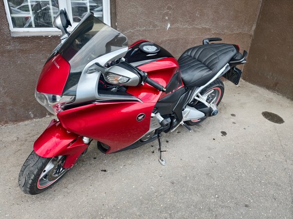 2010 Honda VFR 1200, красный, 525000 рублей - вид 3