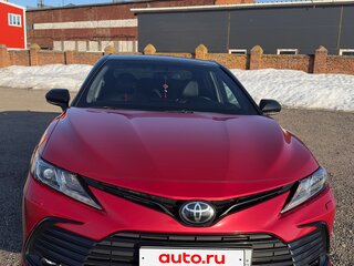 2021 Toyota Camry VIII (XV70) Рестайлинг, красный, 3250000 рублей, вид 2