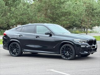 2020 BMW X6 40i III (G06), чёрный, 7980000 рублей, вид 1