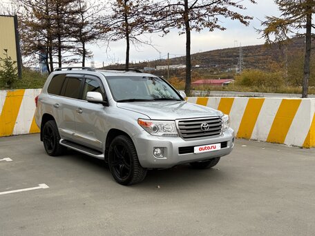 2014 Toyota Land Cruiser 200 Series Рестайлинг 1, серый, 5000000 рублей, вид 2