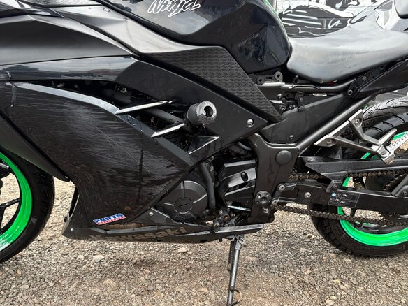 2013 Kawasaki Ninja 300, чёрный, 300000 рублей - вид 4