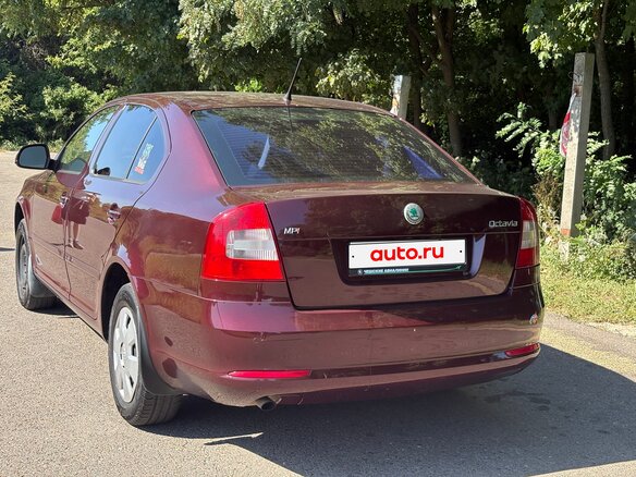 2010 Skoda Octavia II (A5) Рестайлинг, пурпурный, 850000 рублей - вид 6