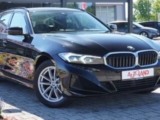 2023 BMW 3 серии 318i VII (G2x) Рестайлинг, чёрный, 4043938 рублей, вид 3