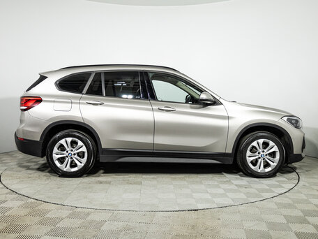 2020 BMW X1 18d xDrive II (F48) Рестайлинг, серебристый, 2899700 рублей, вид 4