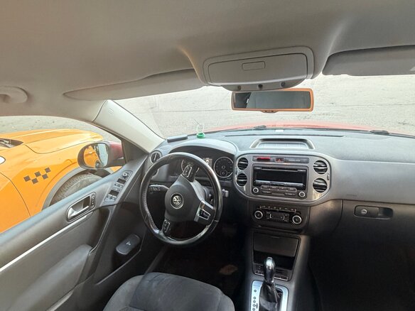 2011 Volkswagen Tiguan I Рестайлинг, красный, 950000 рублей - вид 5