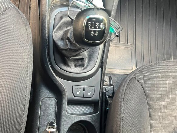 2013 Kia Rio 5-speed III, белый, 750000 рублей - вид 13