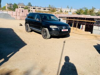 2005 Volkswagen Touareg I, чёрный, 950000 рублей, вид 3
