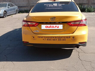 2021 Toyota Camry VIII (XV70) Рестайлинг, жёлтый, 1660000 рублей, вид 3