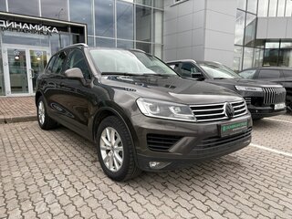 2015 Volkswagen Touareg II Рестайлинг, коричневый, 2491000 рублей, вид 3
