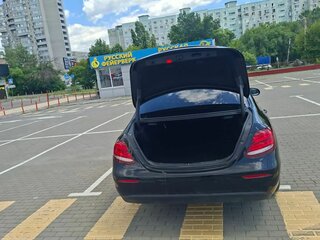 2019 Mercedes-Benz E-Класс 200 d V (W213, S213, C238), чёрный, 1799000 рублей, вид 4