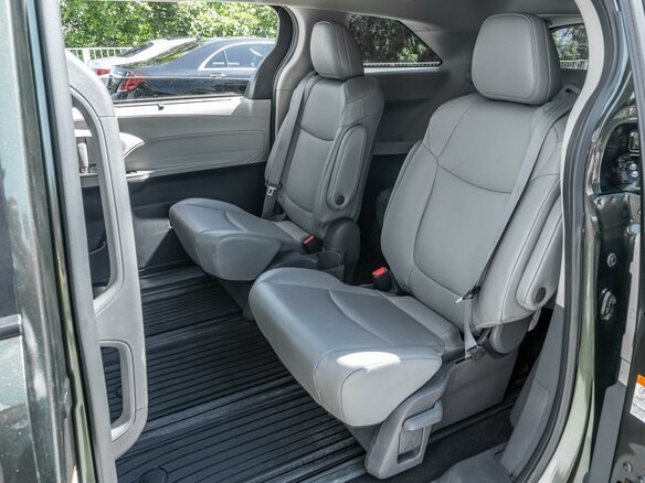 2021 Toyota Sienna IV, зелёный, 3960000 рублей - вид 9