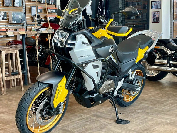 2025 QJMotor SVT 650 X, чёрный, 724000 рублей - вид 1