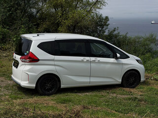 2017 Honda Freed+ II, белый, 1000000 рублей, вид 3