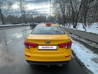 2017 Kia Rio III Рестайлинг, жёлтый, 450000 рублей, вид 4