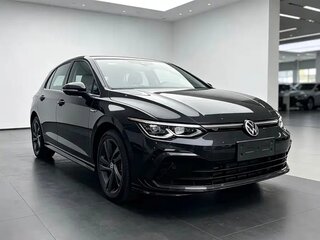 2023 Volkswagen Golf VIII, чёрный, 1875000 рублей, вид 3