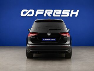 2019 Volkswagen Tiguan II, чёрный, 1999077 рублей, вид 4