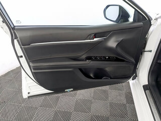 2019 Toyota Camry VIII (XV70), белый, 2792500 рублей, вид 2