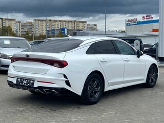 2021 Kia K5 III, белый, 2440000 рублей, вид 4