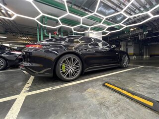 2021 Porsche Panamera 4 E-Hybrid II Рестайлинг, чёрный, 9500000 рублей, вид 4