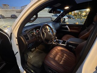 2019 Toyota Land Cruiser 200 Series Рестайлинг 2, белый, 9300000 рублей, вид 5