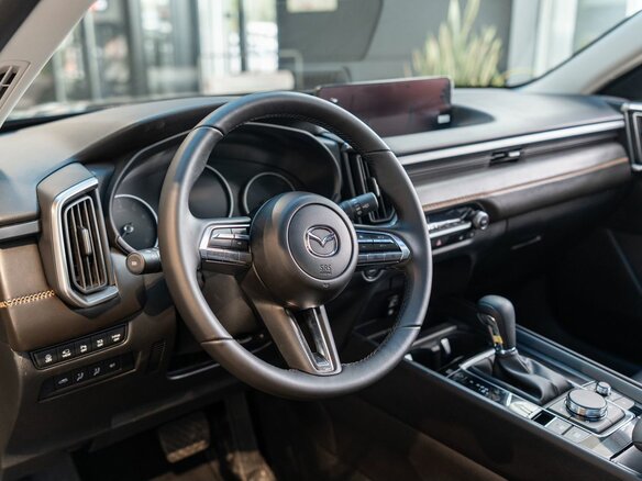 2025 Mazda CX-50, чёрный, 4725000 рублей - вид 4