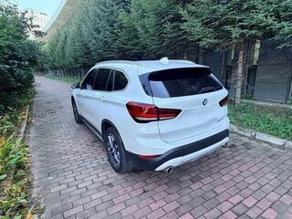 2022 BMW X1 18i sDrive II (F48) Рестайлинг, белый, 2450000 рублей, вид 3