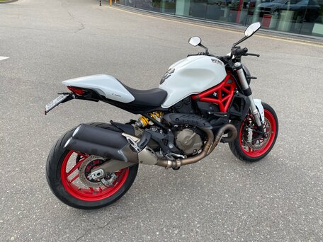 2015 Ducati Monster 821, белый, 700000 рублей, вид 2