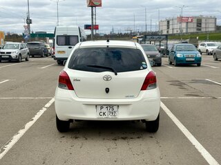 2010 Toyota Vitz II (XP90), белый, 700000 рублей, вид 5