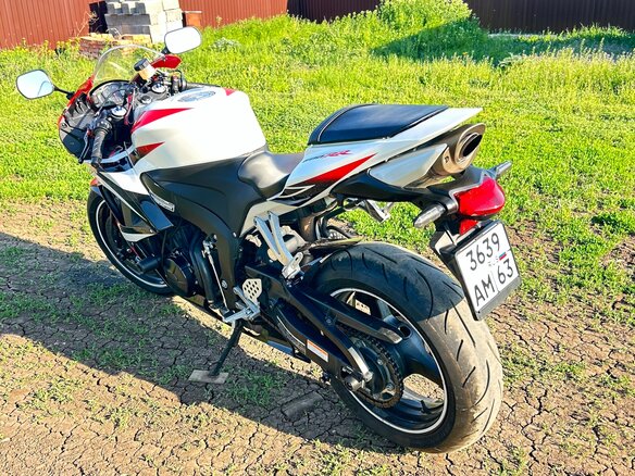 2008 Honda CBR 600RR, белый, 750000 рублей - вид 4
