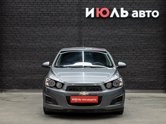 2013 Chevrolet Aveo II, серый, 600000 рублей - вид 2