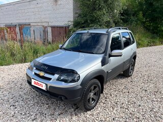 2018 Chevrolet Niva I Рестайлинг, серебристый, 895000 рублей, вид 3