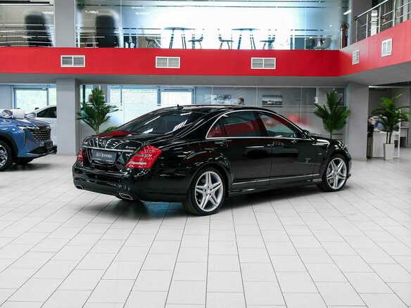 2011 Mercedes-Benz S-Класс 500 V (W221) Рестайлинг, чёрный, 1750000 рублей - вид 1