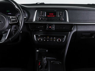 2019 Kia Optima IV Рестайлинг, белый, 1390000 рублей, вид 4