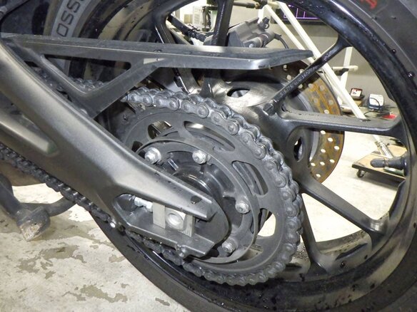 2017 Yamaha MT-09 Tracer (FJ-09), чёрный, 729000 рублей - вид 13