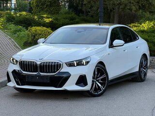 2024 BMW 5 серии 530i xDrive VIII (G60/G61/G68), белый, 8190000 рублей, вид 1