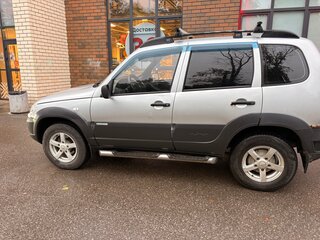 2012 Chevrolet Niva I Рестайлинг, серебристый, 380000 рублей, вид 4