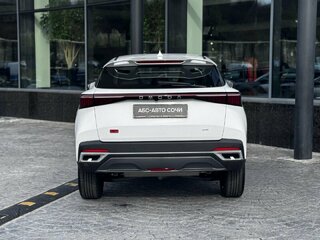 2025 Omoda C5 I Рестайлинг, белый, 2779000 рублей, вид 4