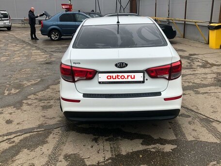 2016 Kia Rio III Рестайлинг, белый, 780000 рублей, вид 4