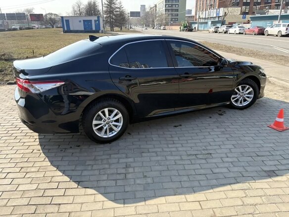 2020 Toyota Camry VIII (XV70), чёрный, 2400000 рублей - вид 7